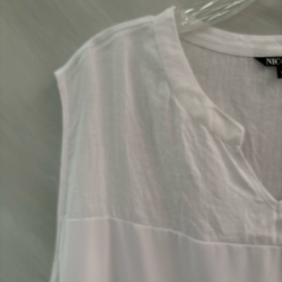 Nic+Zoe 3X White V-Neck Sleeveless Mixed Material (Linen/Polyester)Blouse - Picture 5 of 11
